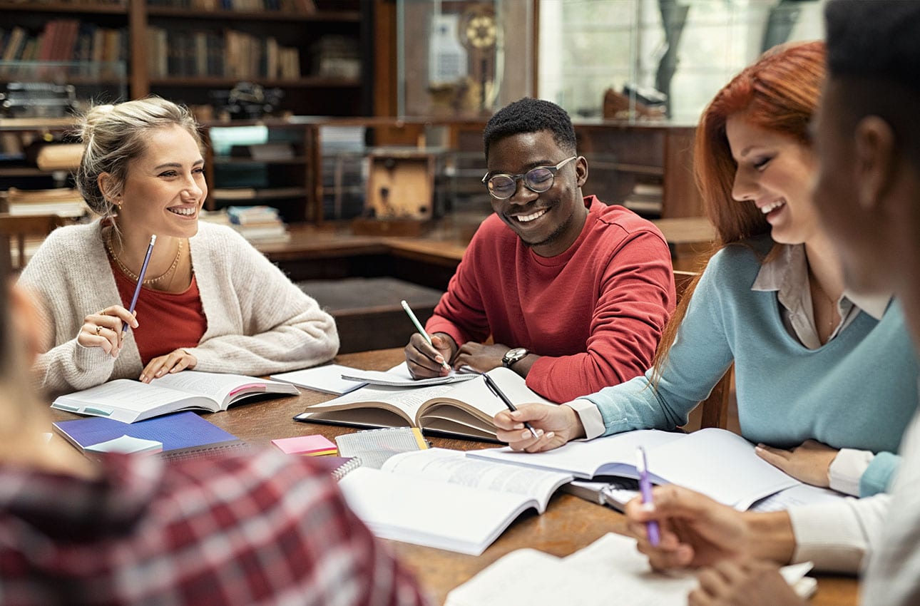 Students working together 